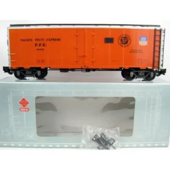 Aristo-Craft 46201 G Scale UP/SP Pacific Fruit Express Reefer W/Metal Wheels - Model Train Junction: Quality Parts and Art Supplies