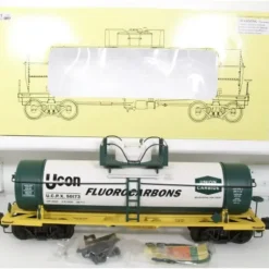 Aristo-Craft 41322 Union Carbide Single Dome Tank Car - Model Train Junction: Quality Parts and Art Supplies
