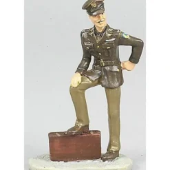 Aristo-Craft 60059 US Airforce Officer with Bag Figure - Model Train Junction: Quality Parts and Art Supplies