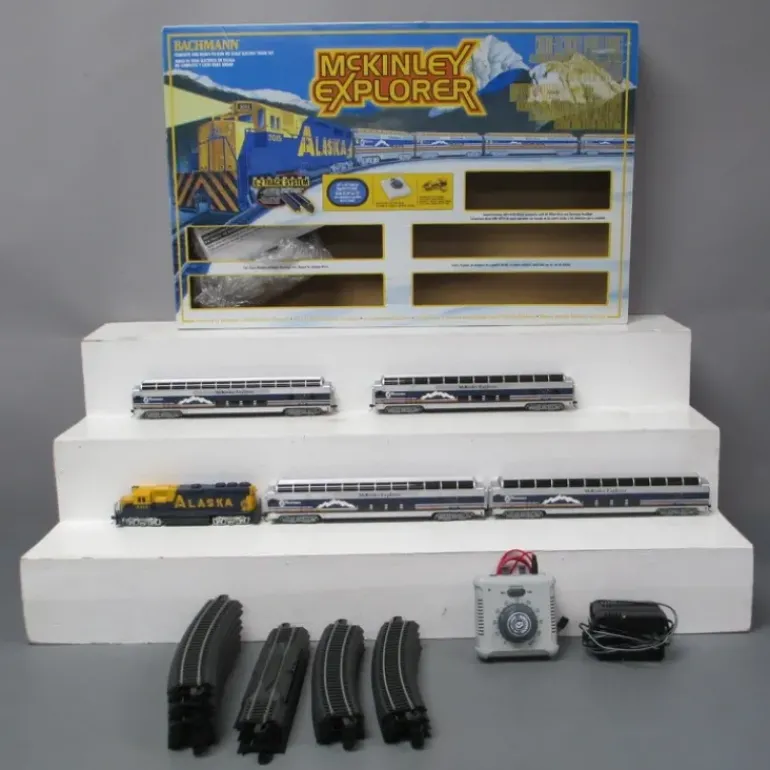 Bachmann 00624 Alaska McKinley Explorer HO Gauge Diesel Passenger Train Set - Model Train Junction: Quality Parts and Art Supplies