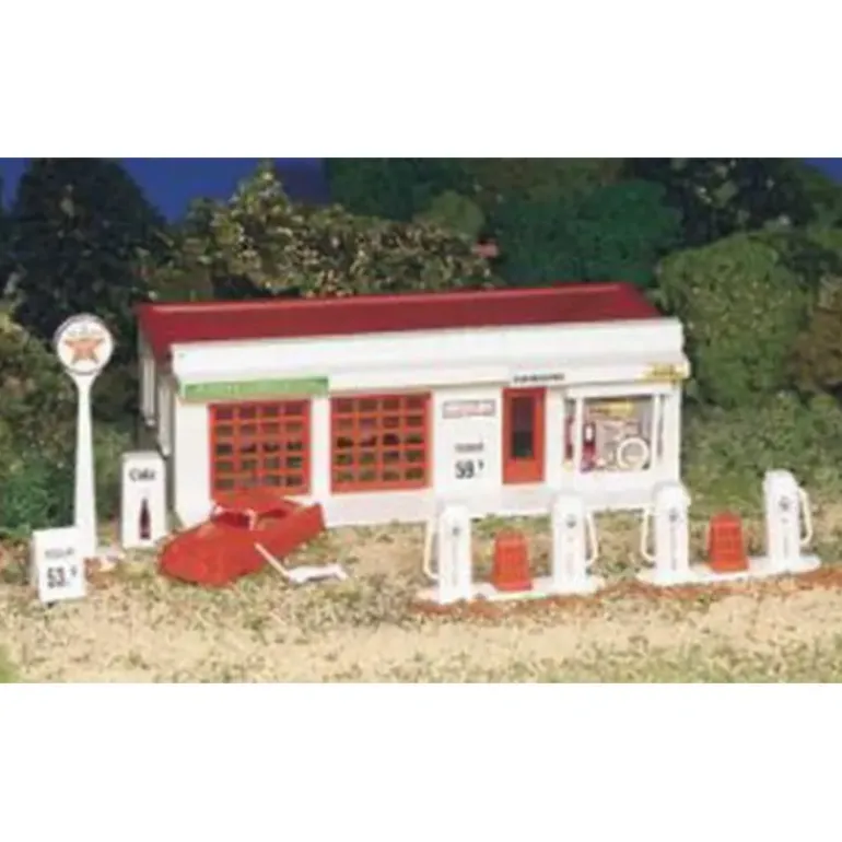 Bachmann 45174 HO Plasticville Gas Station Kit - Model Train Junction: Quality Parts and Art Supplies