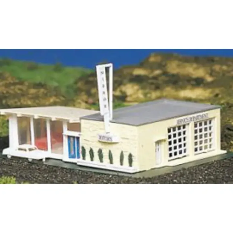 Bachmann 45903 N New Car Showroom w/Automobile - Model Train Junction: Quality Parts and Art Supplies