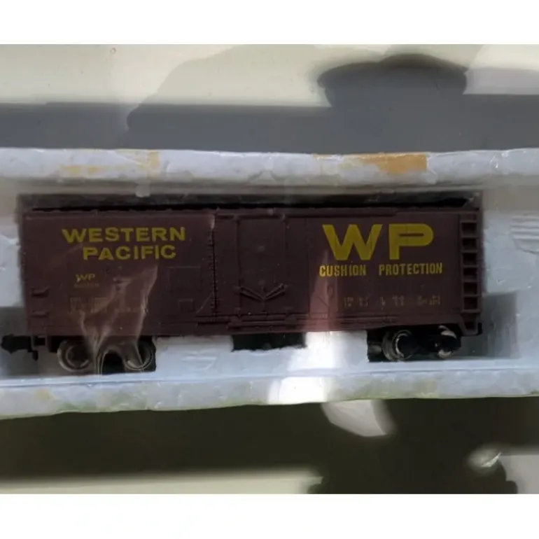 Bachmann 53-1030-15 N Scale Western Pacific 40' Mechanicial Reefer - Model Train Junction: Quality Parts and Art Supplies