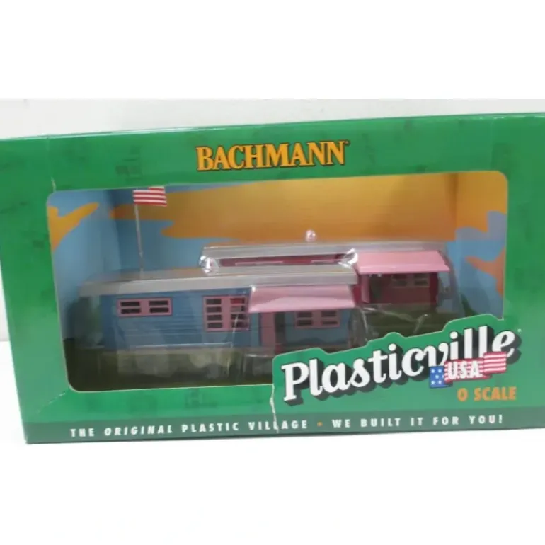 Bachmann 45310 O Plasticville Built-Up Trailer Park w/2 Trailers & Flag Pole - Model Train Junction: Quality Parts and Art Supplies