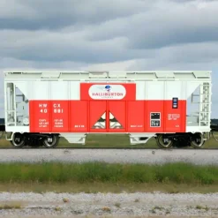 Bowser, HO Scale, 42758, 70-Ton 2-Bay Covered Hopper, Halliburton, #40986 - Model Train Junction: Quality Parts and Art Supplies
