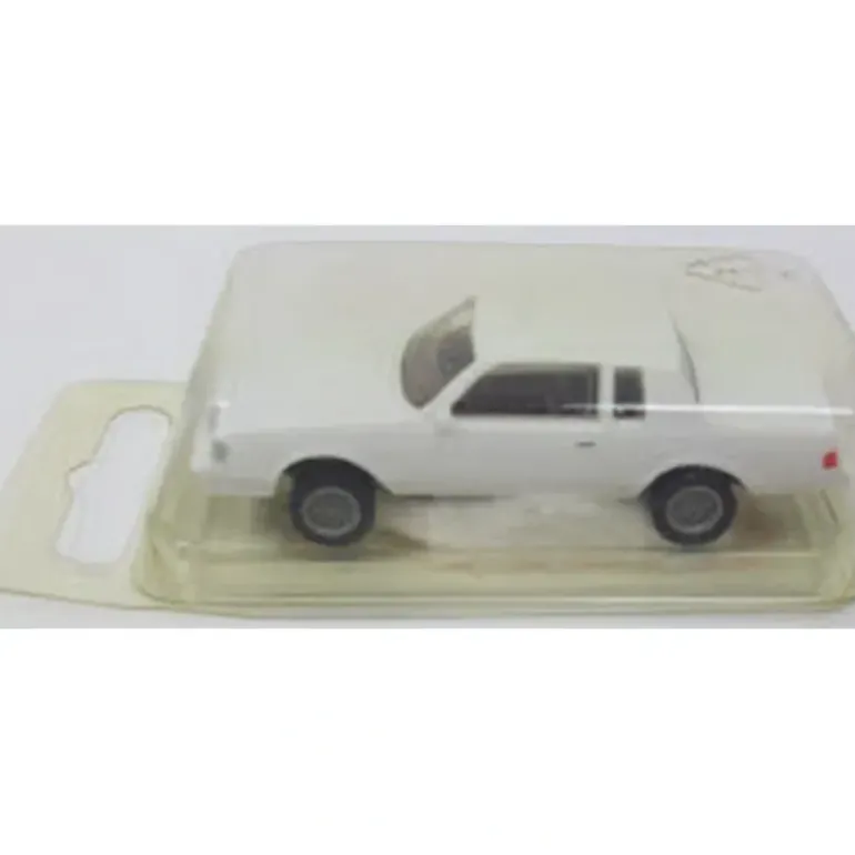 Con-Cor 004-004019 HO Scale Buick Grand National white - Model Train Junction: Quality Parts and Art Supplies