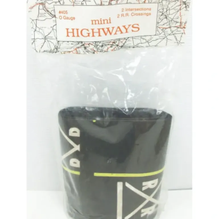 LeisureTime 405 O Gauge Mini Highways 2 Intersections and 2 Railroad Crossings - Model Train Junction: Quality Parts and Art Supplies