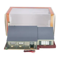 Lionel 6-37916 O Beige Brick Suburban House Deluxe - Model Train Junction: Quality Parts and Art Supplies
