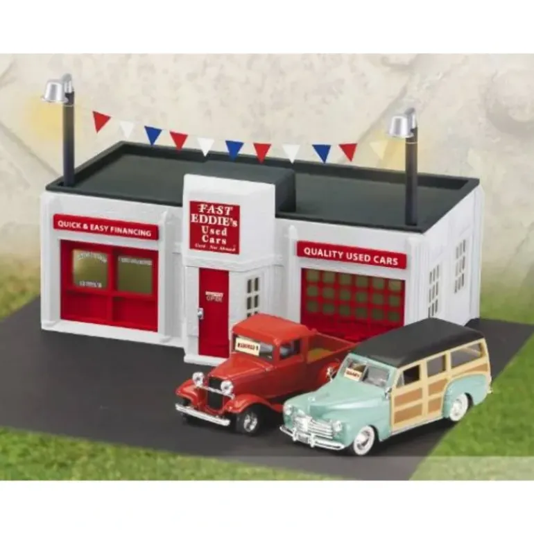 Lionel 6-22468 O Fast Eddie's Used Car Lot w/2 Die Cast Cars (Assorted) - Model Train Junction: Quality Parts and Art Supplies