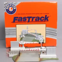 Lionel 6-12062 O Grade Crossing With Gates & Flashers VG/Box - Model Train Junction: Quality Parts and Art Supplies