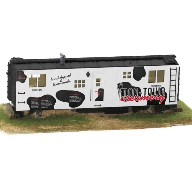 Lionel 6-21663 O Moo-Town Creamery Bunk Car Ice Cream Shop - Model Train Junction: Quality Parts and Art Supplies
