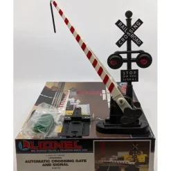 Lionel 6-62162 O Operating Crossing Gate & Signal - Model Train Junction: Quality Parts and Art Supplies