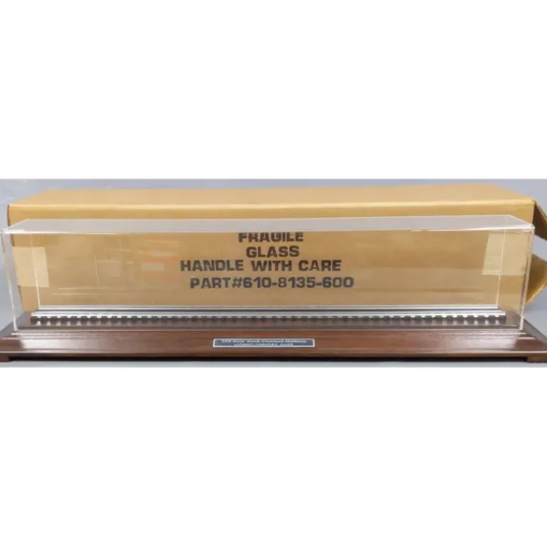 Lionel 610-8135-600 34" Display Case EX/Box - Model Train Junction: Quality Parts and Art Supplies