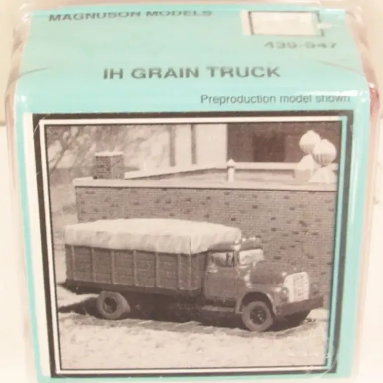 Magnuson Models 439-947 HO IH Grain Truck Kit - Model Train Junction: Quality Parts and Art Supplies