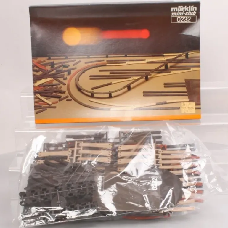 Marklin 0232 Z Scale Track Planning Game - Model Train Junction: Quality Parts and Art Supplies