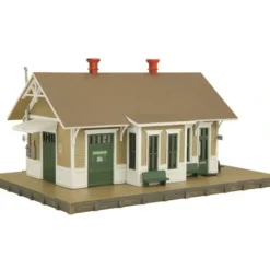 MTH 30-90302 O Gauge Tan/Green Country Passenger Depot - Model Train Junction: Quality Parts and Art Supplies