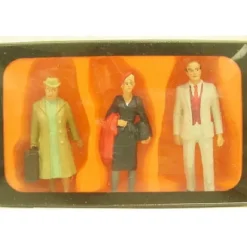 Preiser 63067 G Standing Travelers Figures (Set of 3) - Model Train Junction: Quality Parts and Art Supplies