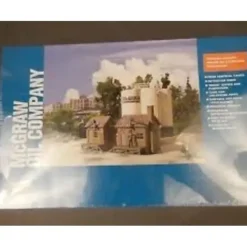 Walthers 933-2913 HO McGraw Oil Company Building Kit - Model Train Junction: Quality Parts and Art Supplies